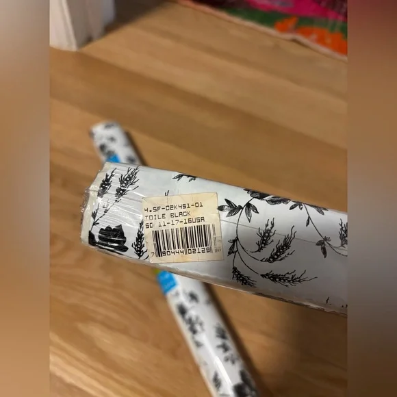 Black floral toile contact paper - Picture 4 of 4